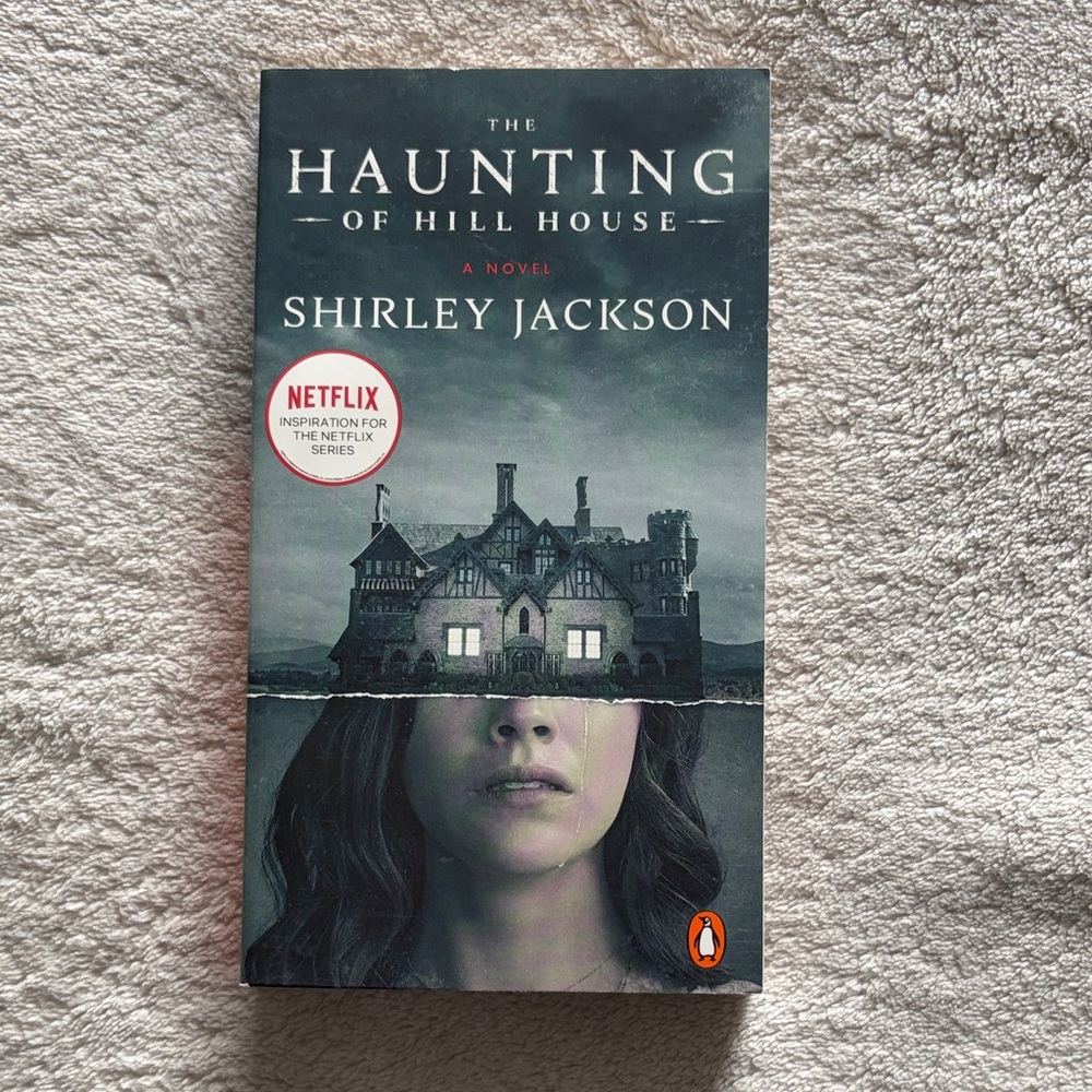 The Haunting of Hill House by Shirley Jackson - Paperback (Green/Gray Cover)